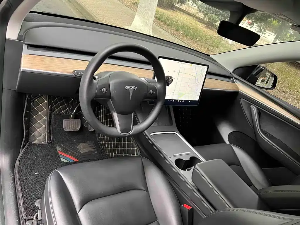 Tesla Model Y — фото 7