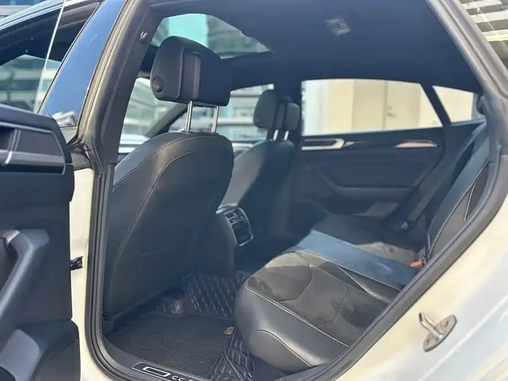Volkswagen CC 2022 из CN, фото 2
