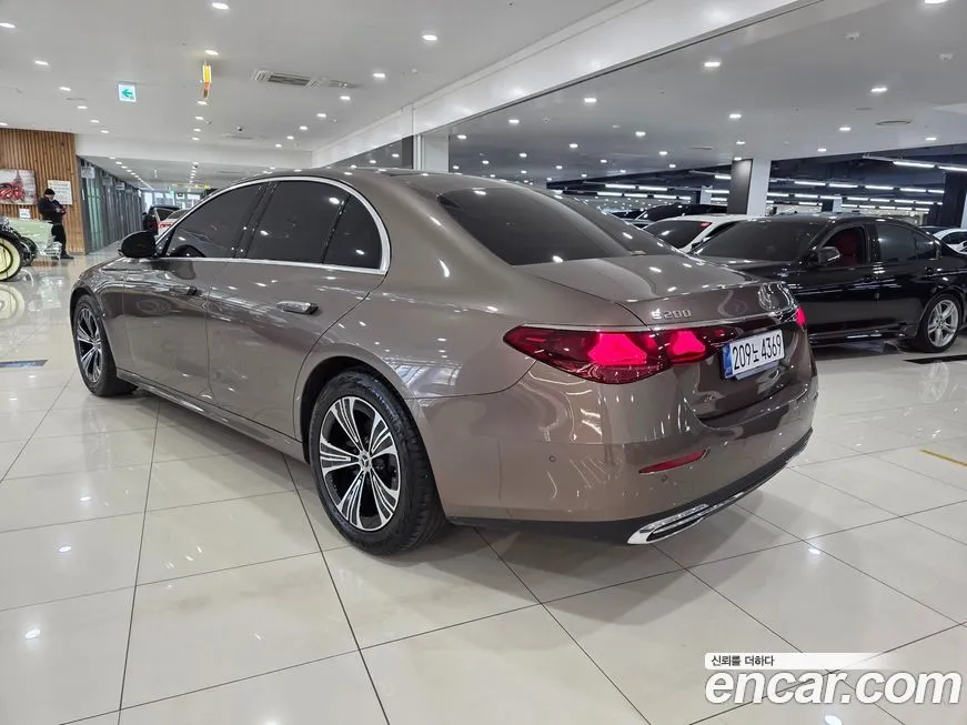 Mercedes-Benz E-Class 2025 из KR, фото 2