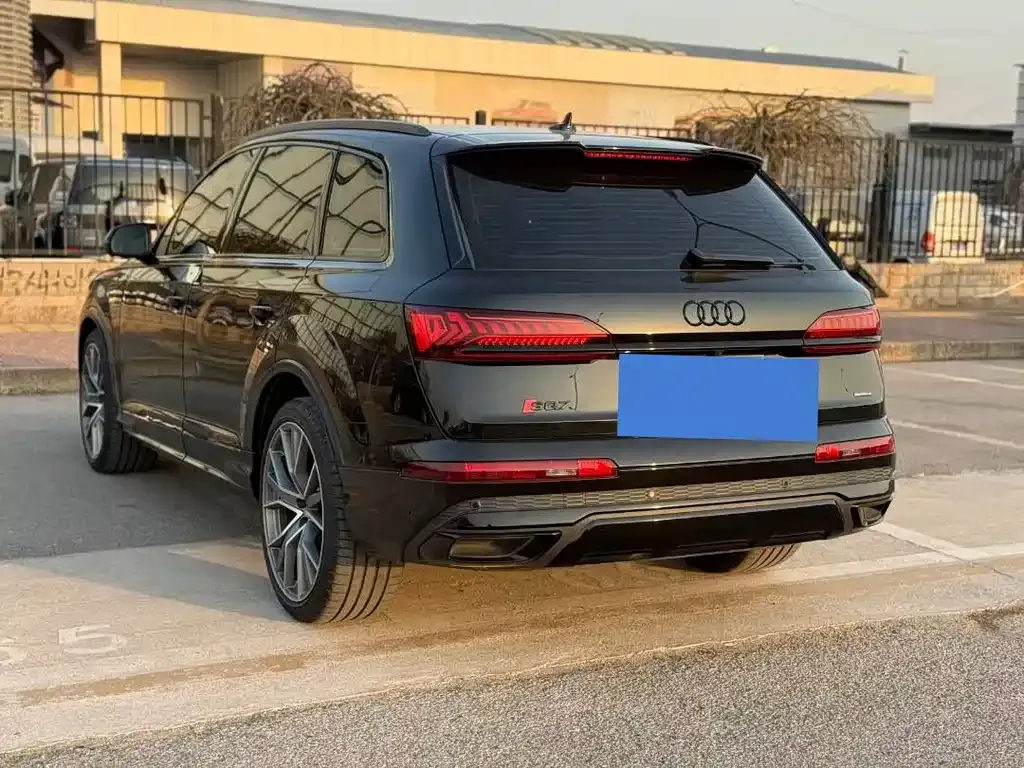 Audi Q7 — фото 8
