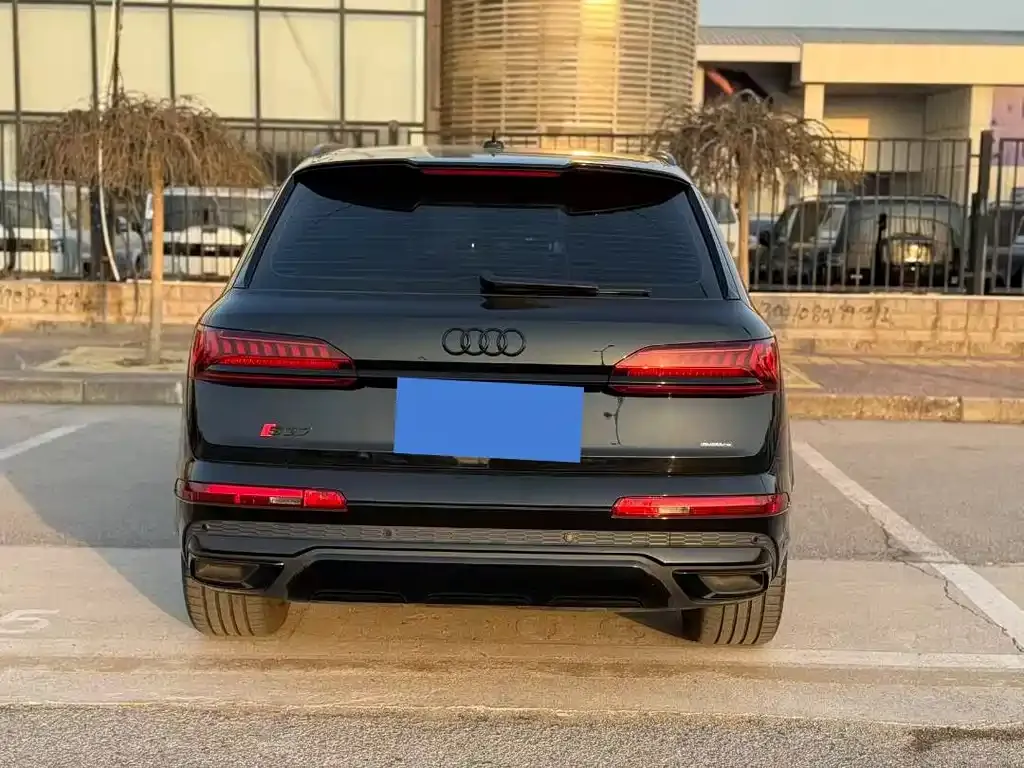 Audi Q7 — фото 6