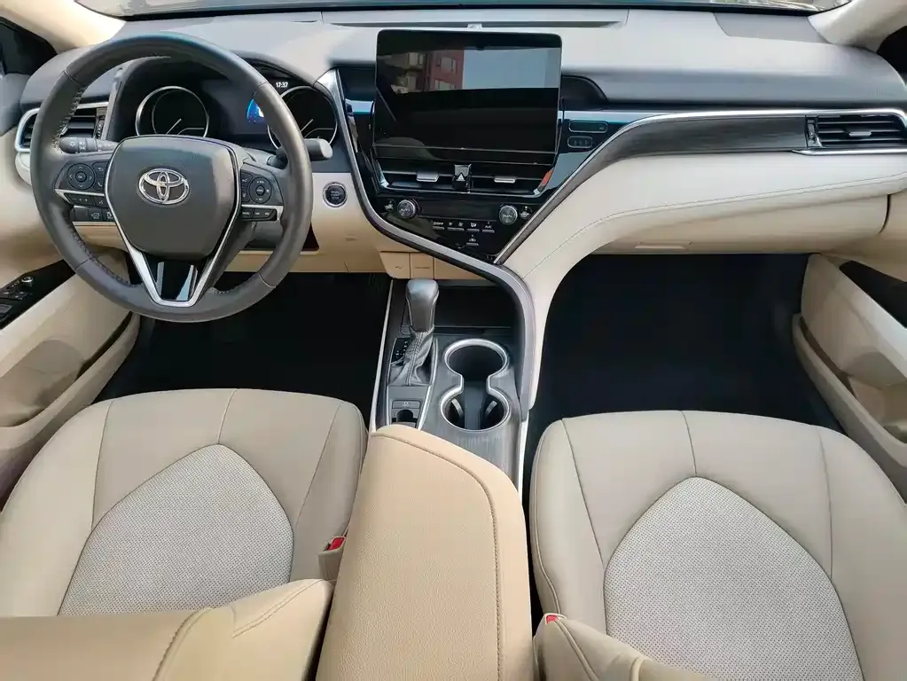 Toyota Camry — фото 9