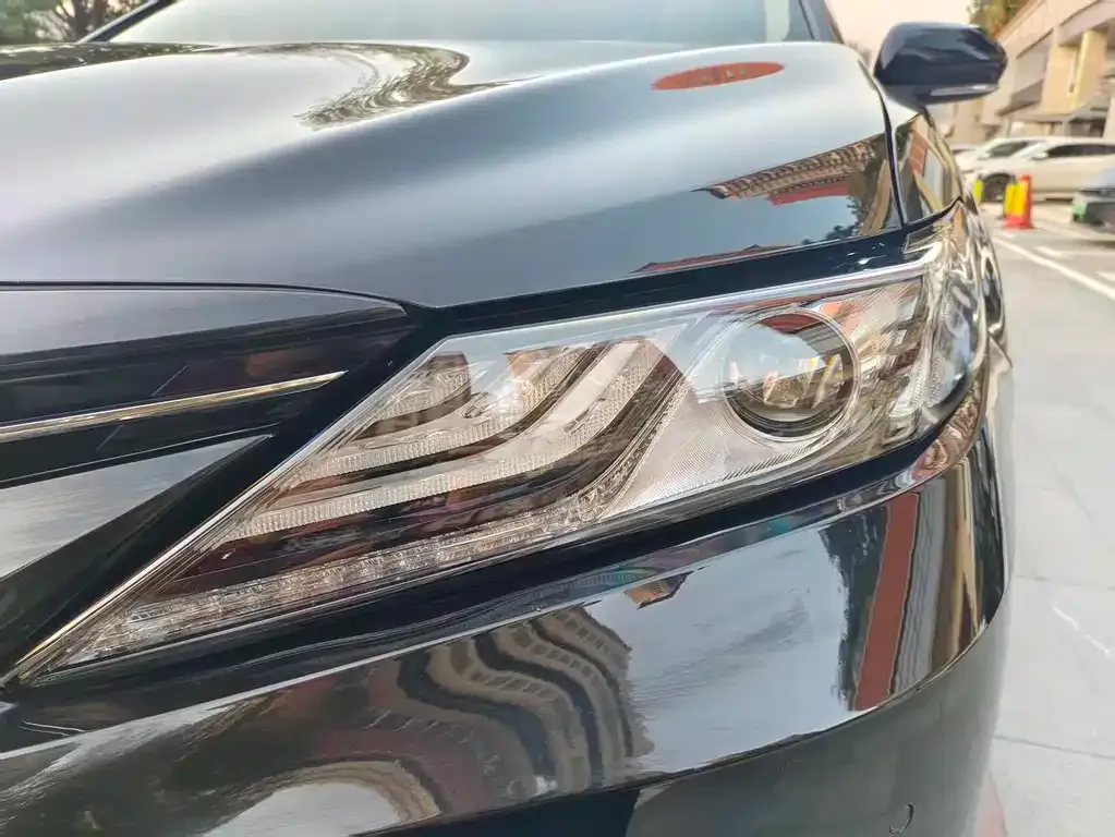 Toyota Camry — фото 3