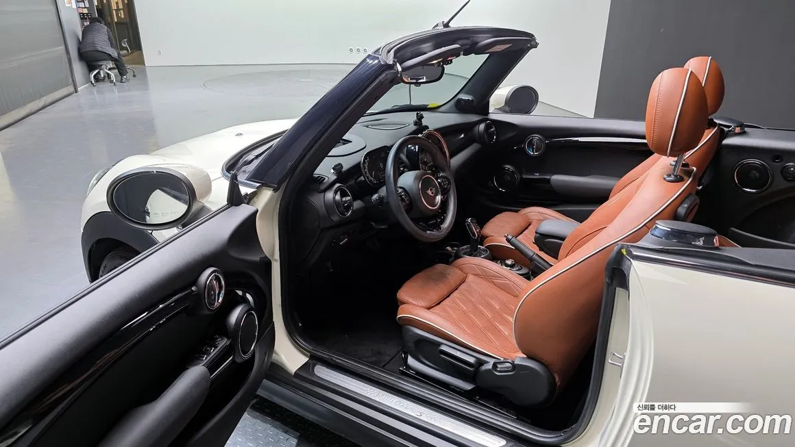 Mini Cooper Convertible 2021 из KR, фото 7