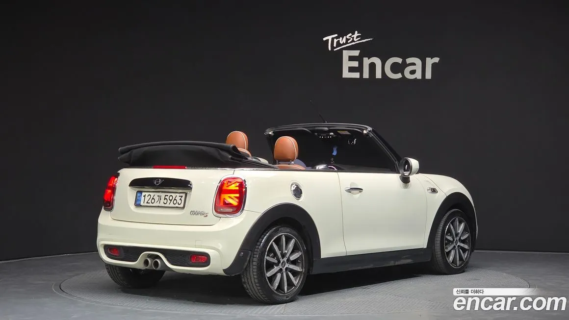 Mini Cooper Convertible 2021 из KR, фото 5