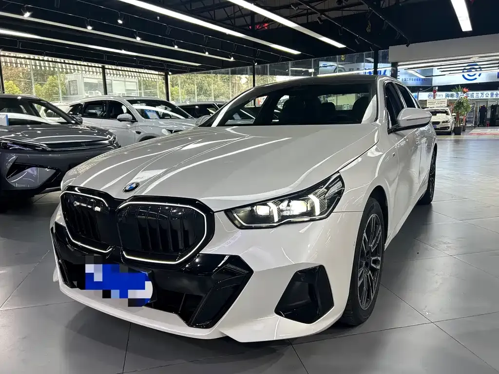 BMW 5 Series 2025 из CN, фото 1
