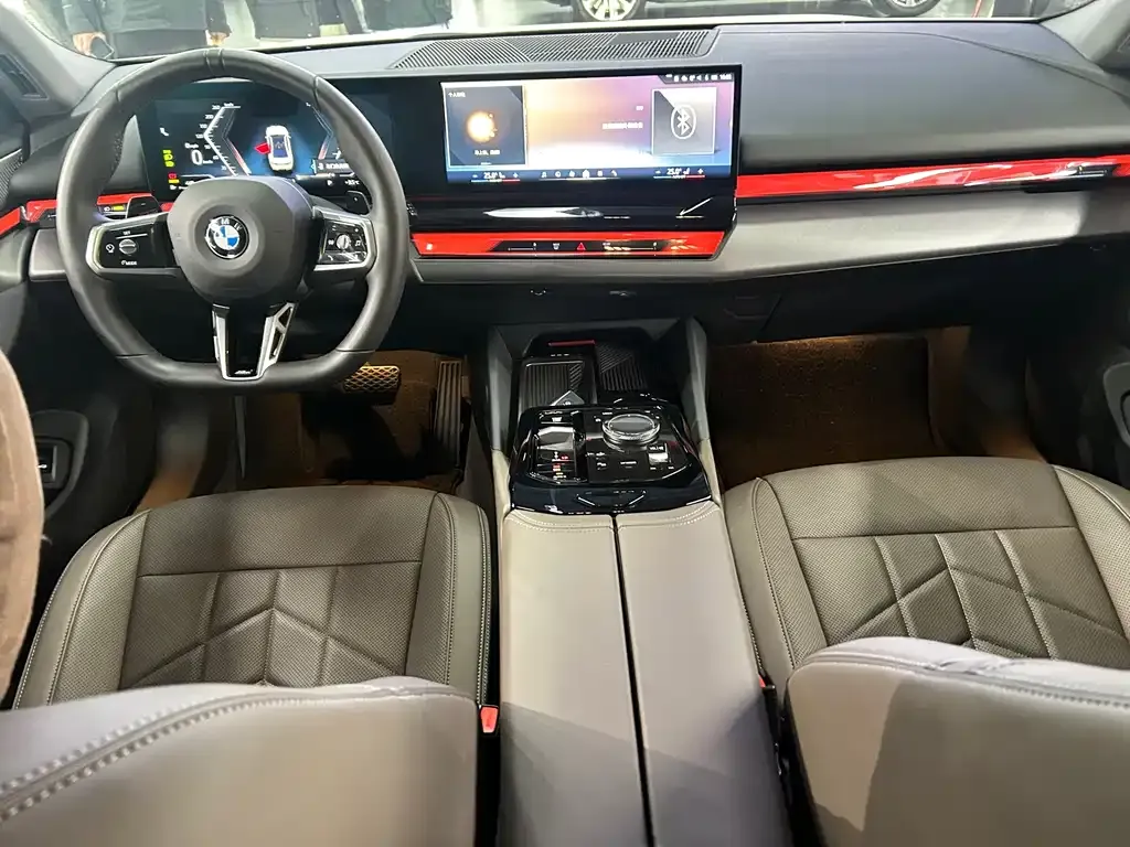 BMW 5 Series 2025 из CN, фото 6