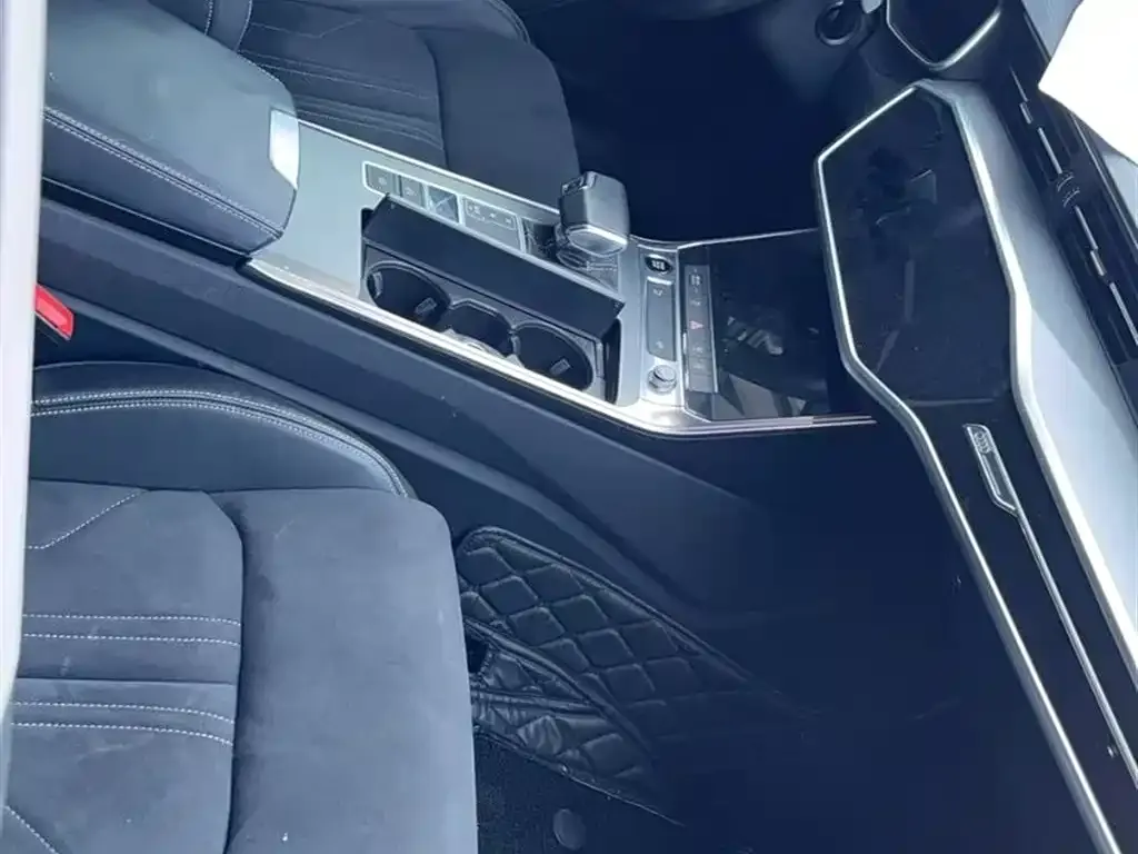 Audi A7L 2023 из CN, фото 5