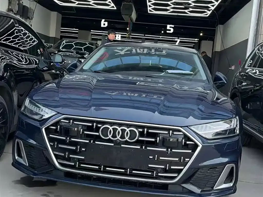 Audi A7L 2023 из CN, фото 10