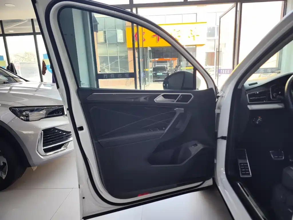 Volkswagen Tiguan L 2023 из CN, фото 4