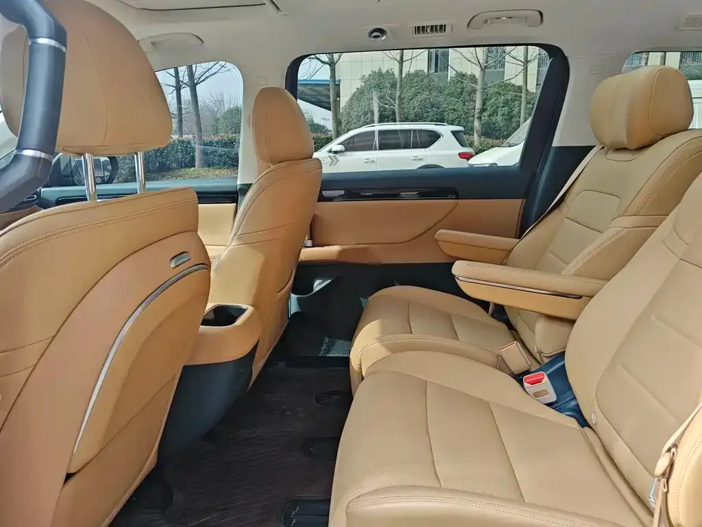 GAC Motor E8 Hybrid — фото 8