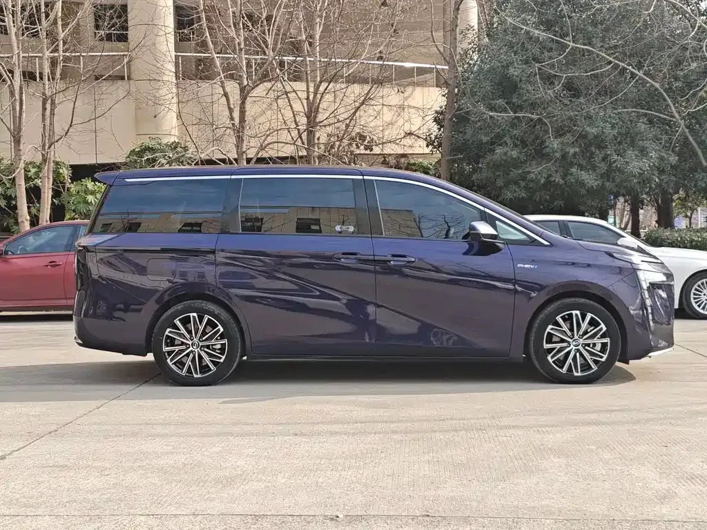 GAC Motor E8 Hybrid — фото 6