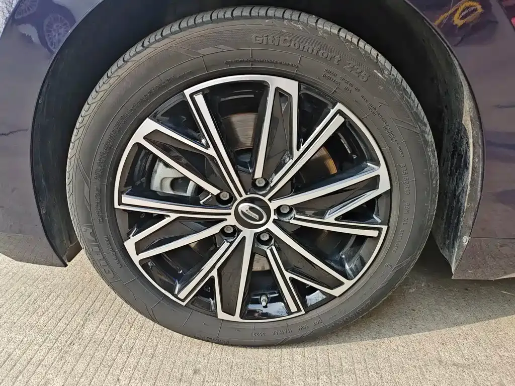 GAC Motor E8 Hybrid — фото 10