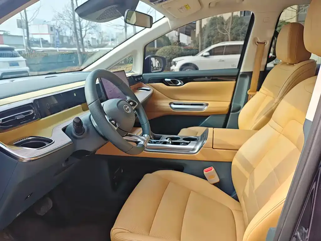 GAC Motor E8 Hybrid — фото 7