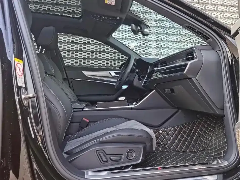 Audi A6L 2021 из CN, фото 10