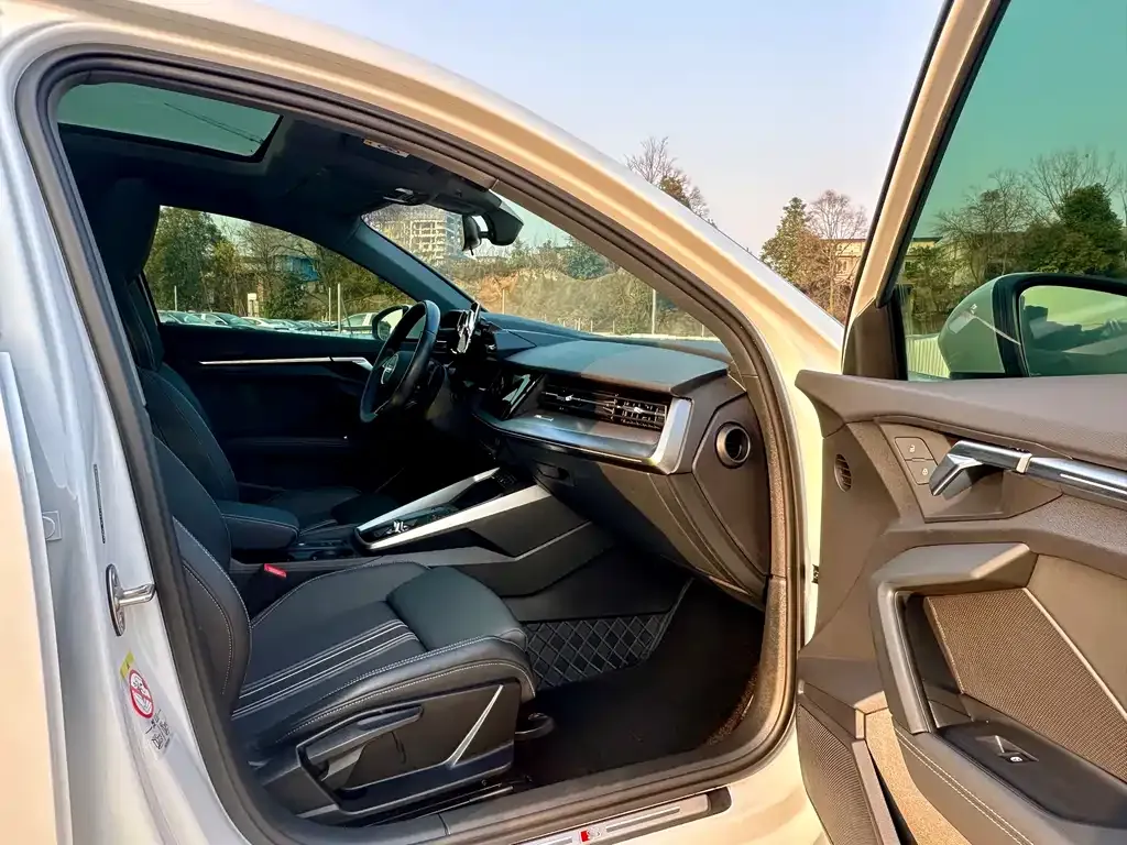 Audi A3 2024 из CN, фото 8