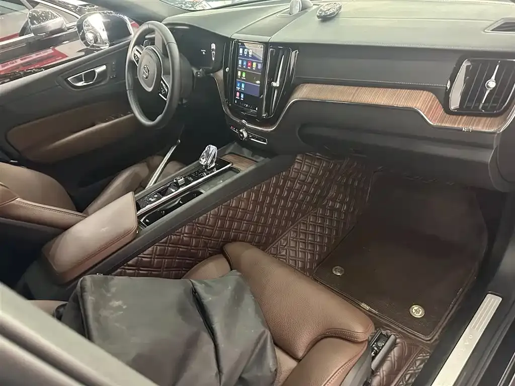 Volvo XC60 2024 из CN, фото 5