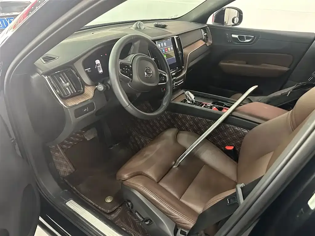 Volvo XC60 2024 из CN, фото 4
