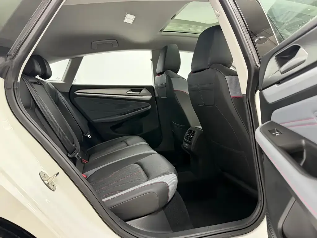 Volkswagen Lamando 2024 из CN, фото 10