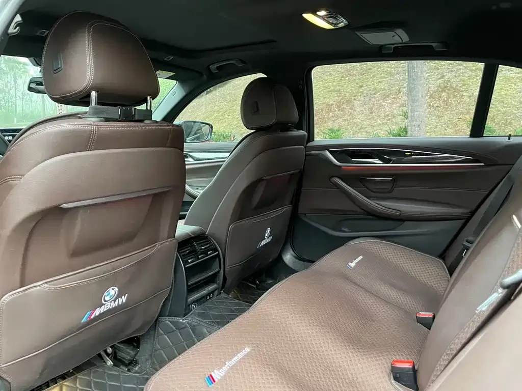BMW 5 Series 2022 из CN, фото 5