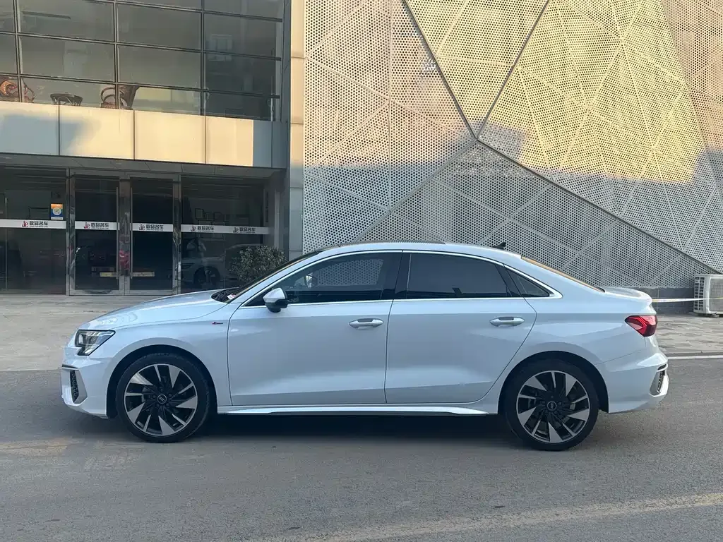 Audi A3 2024 из CN, фото 10