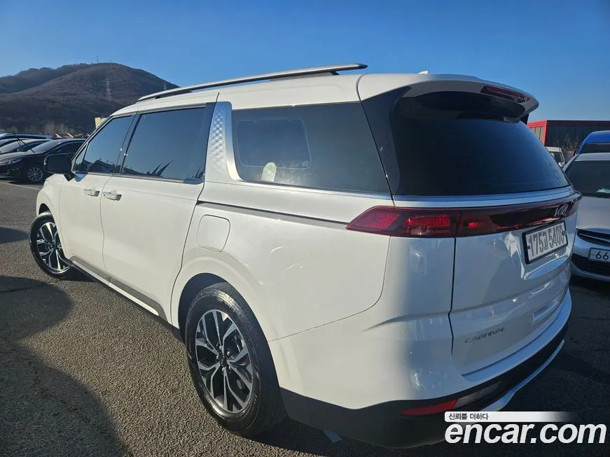 Kia Carnival — фото 5
