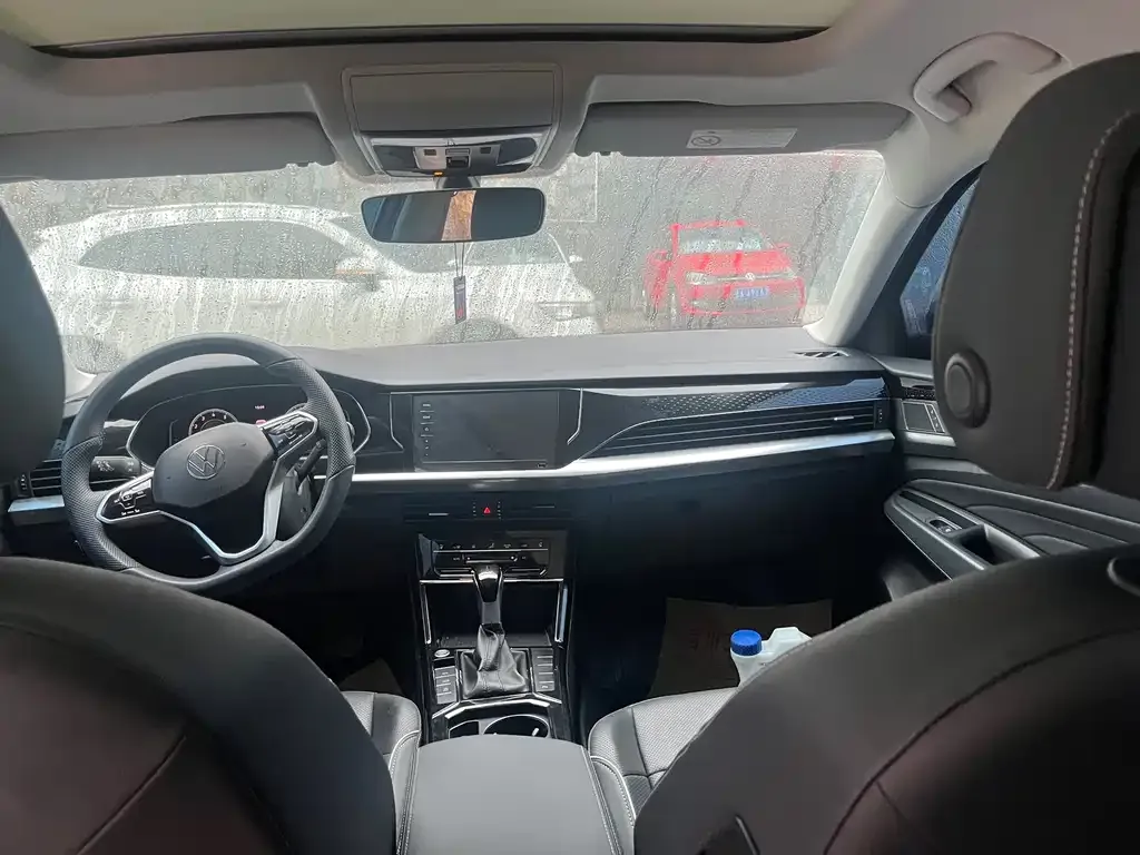 Volkswagen Passat 2023 из CN, фото 2
