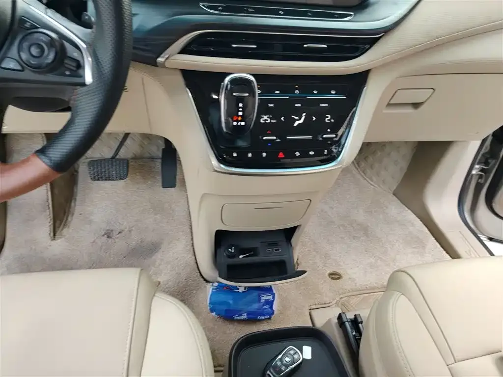 Buick GL8 2021 из CN, фото 2