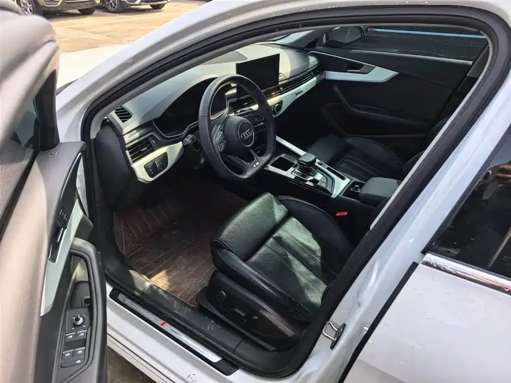 Audi A4L 2021 из CN, фото 6
