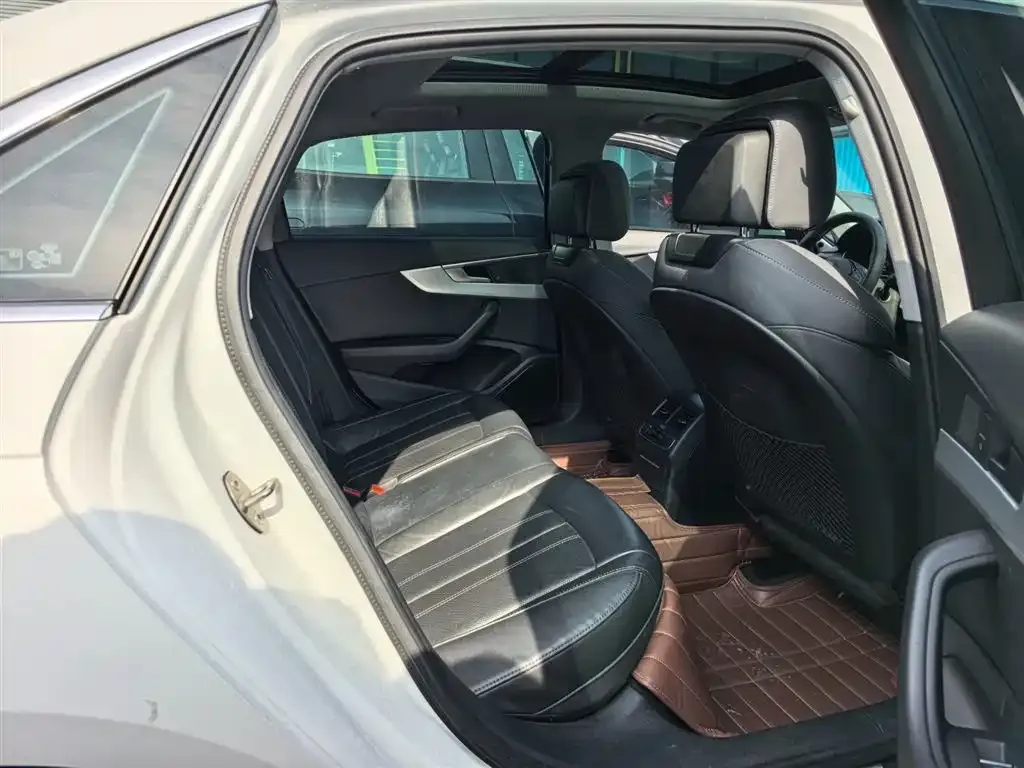 Audi A4L 2021 из CN, фото 7