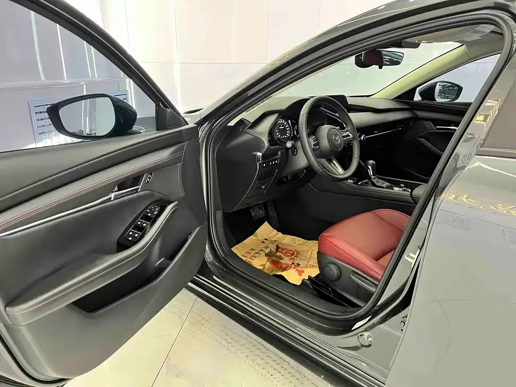 Mazda 3 Axela 2023 из CN, фото 3