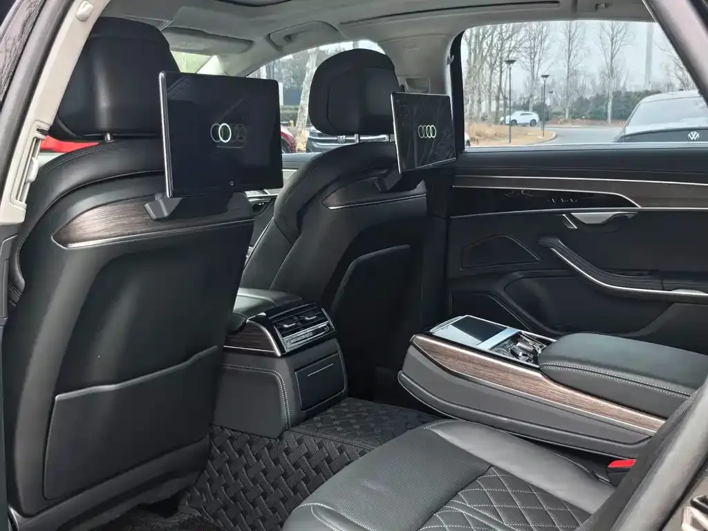 Audi A8 2024 из CN, фото 5