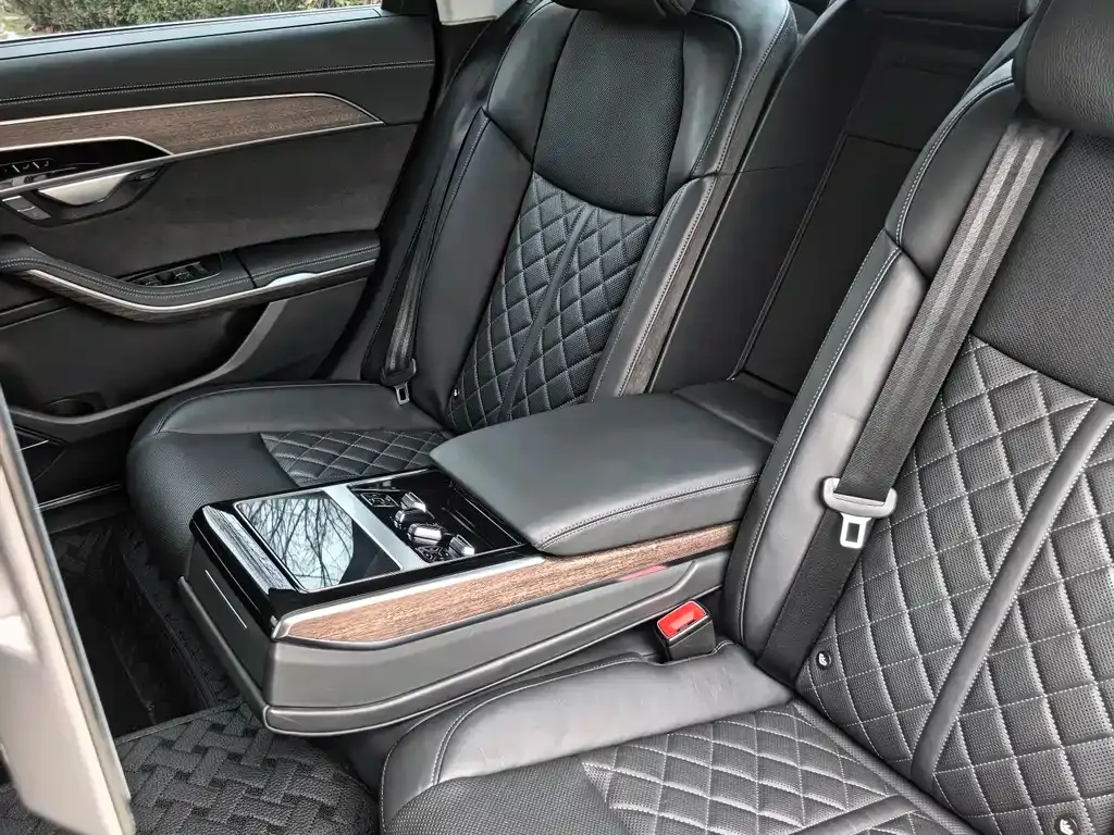 Audi A8 2024 из CN, фото 9