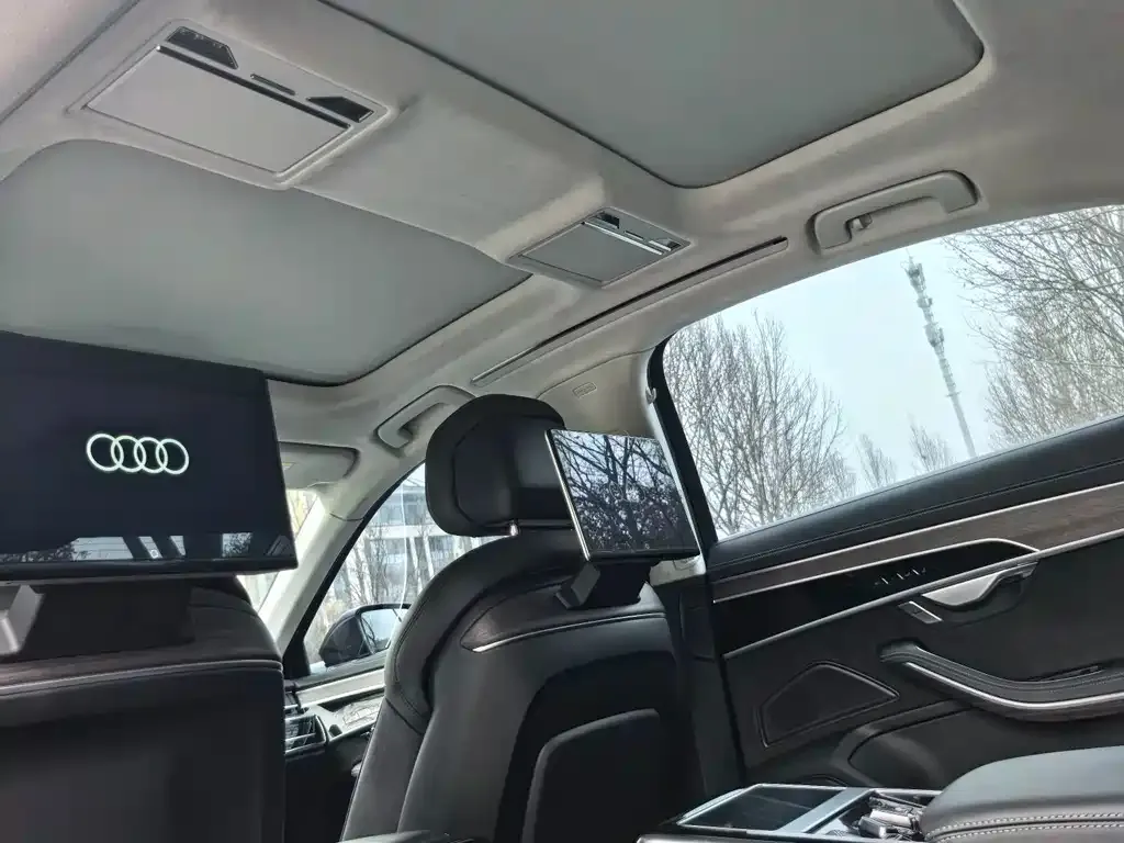 Audi A8 2024 из CN, фото 2