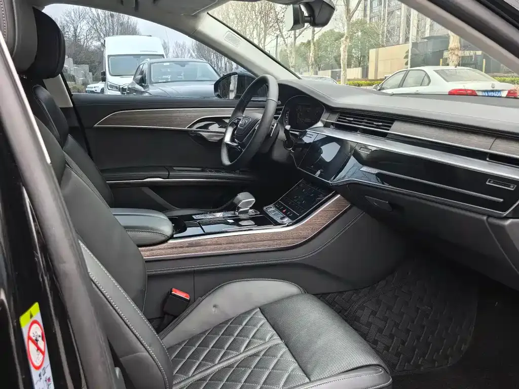 Audi A8 2024 из CN, фото 6