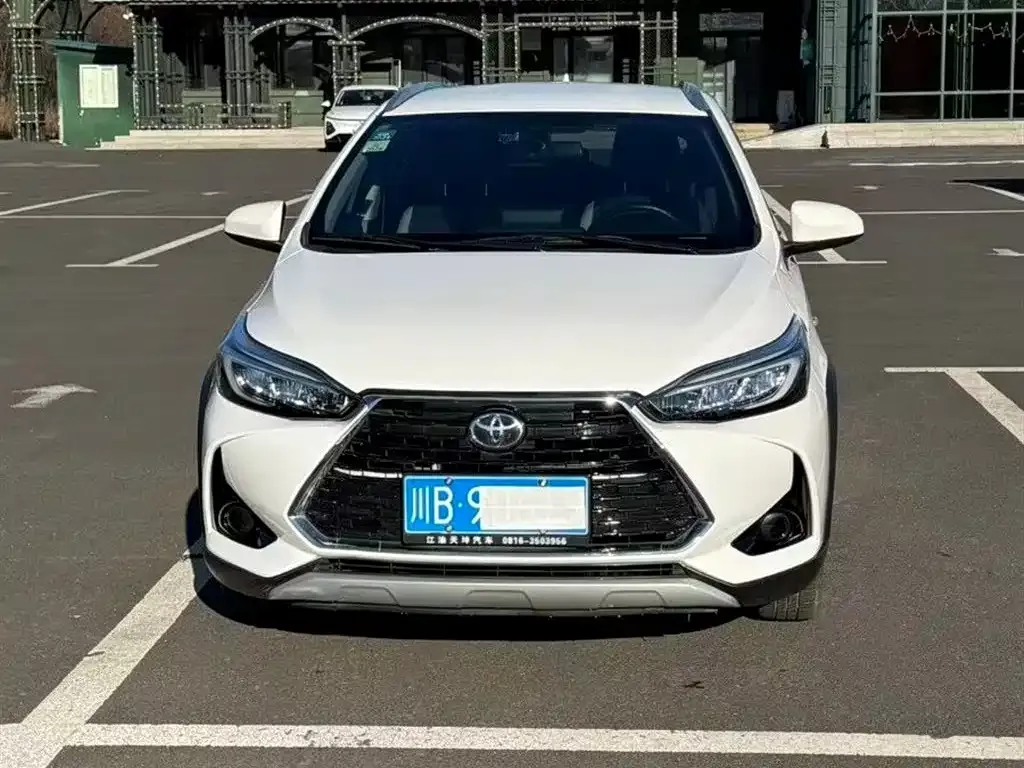 Toyota Yaris L — фото 10