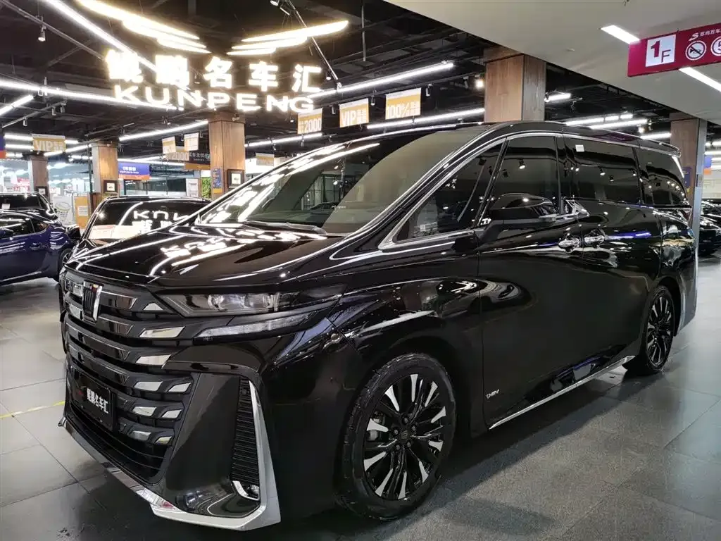 Toyota Vellfire 2024 из CN, фото 1