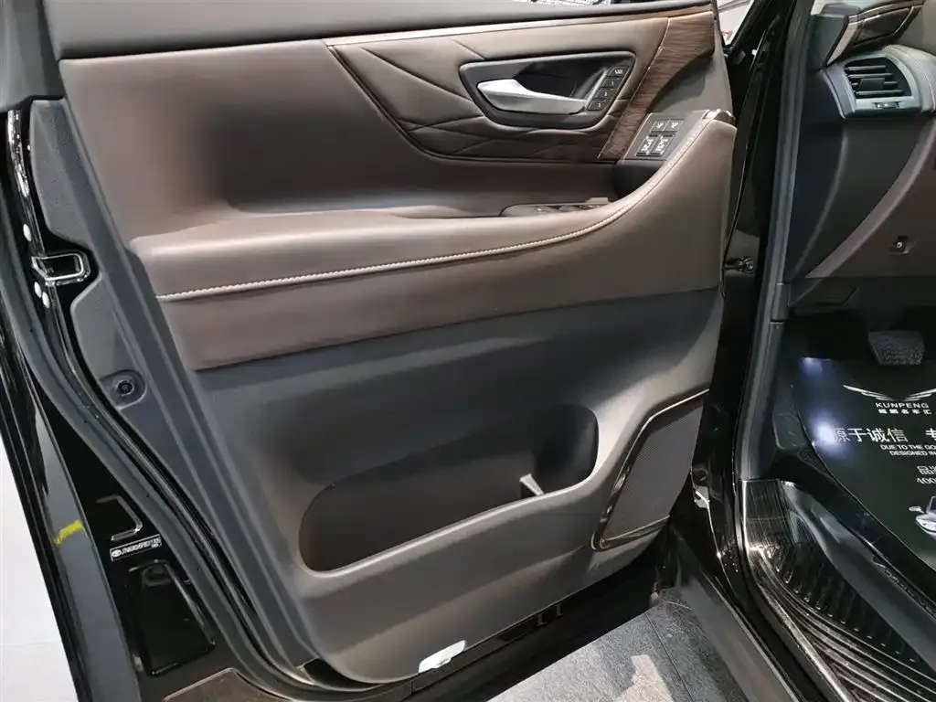 Toyota Vellfire 2024 из CN, фото 10