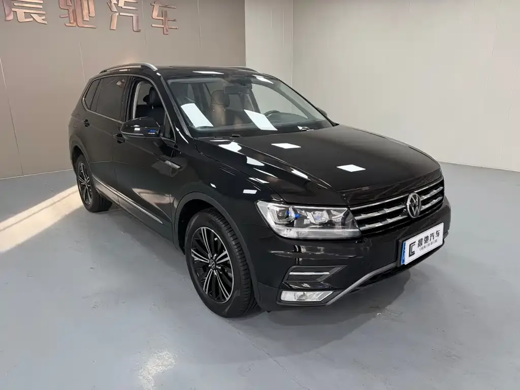 Volkswagen Tiguan L — фото 3
