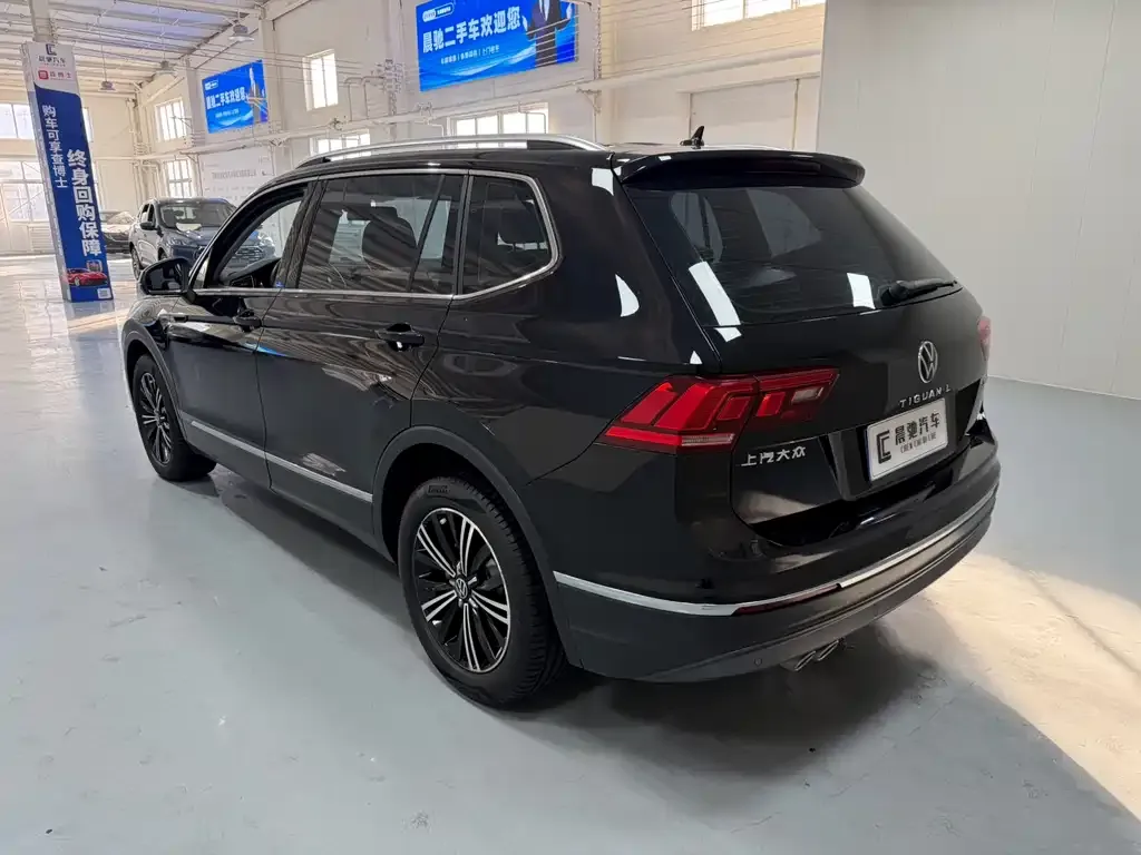 Volkswagen Tiguan L — фото 9