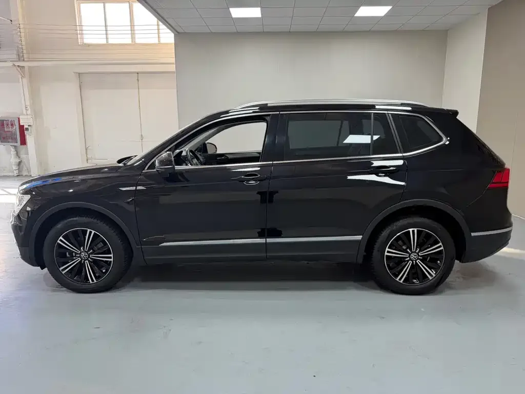 Volkswagen Tiguan L — фото 7