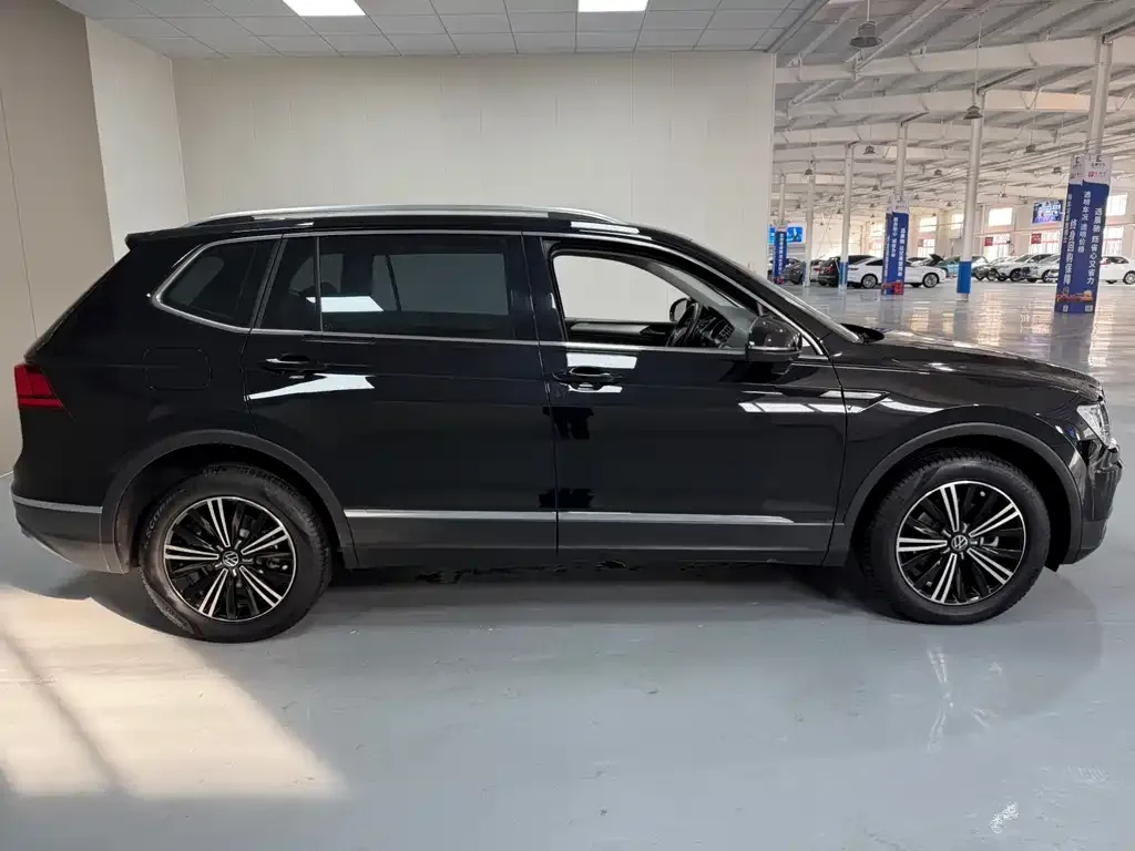 Volkswagen Tiguan L — фото 8