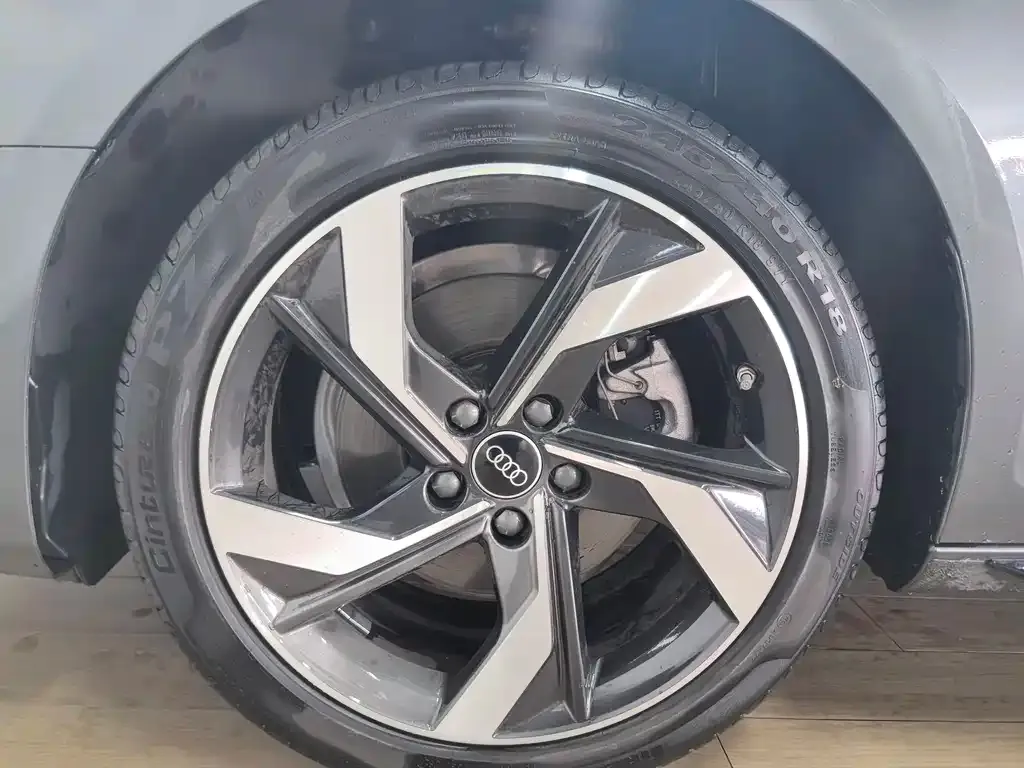 Audi A4L 2023 из CN, фото 7