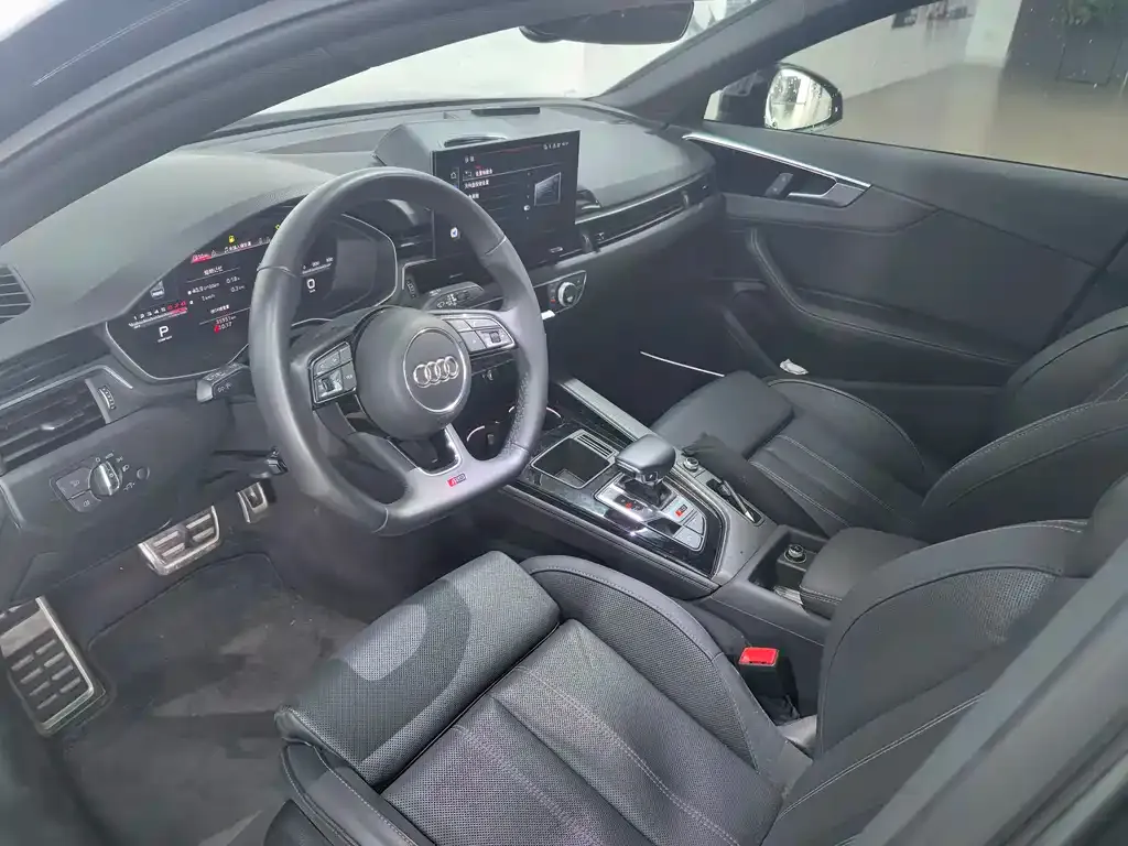 Audi A4L 2023 из CN, фото 6