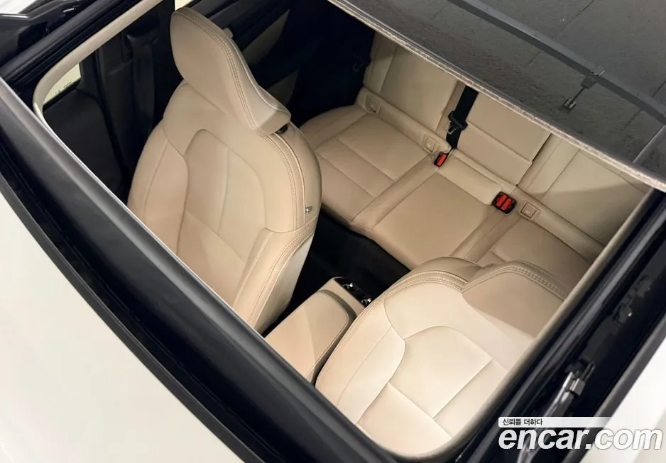 Volvo XC40 — фото 1