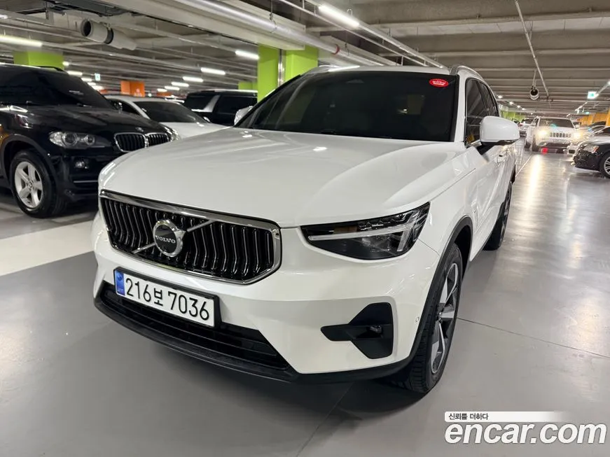 Volvo XC40 — фото 8