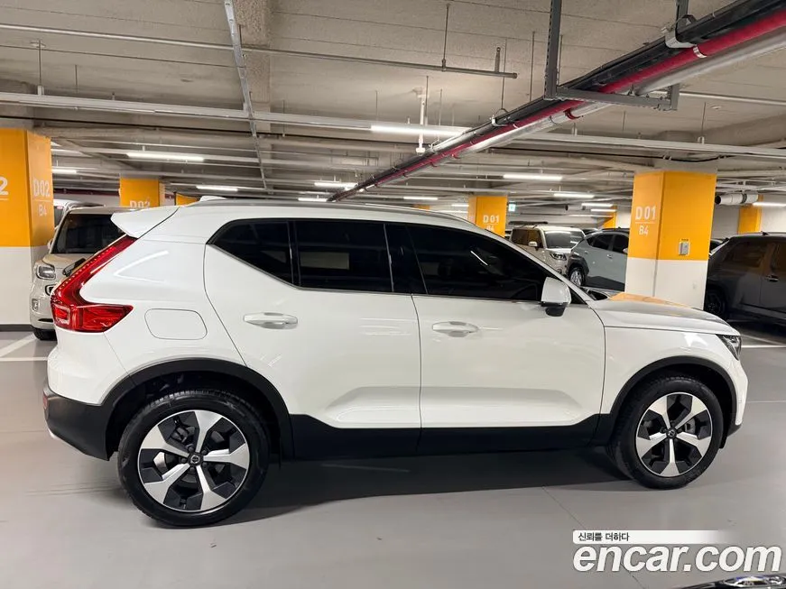 Volvo XC40 — фото 6