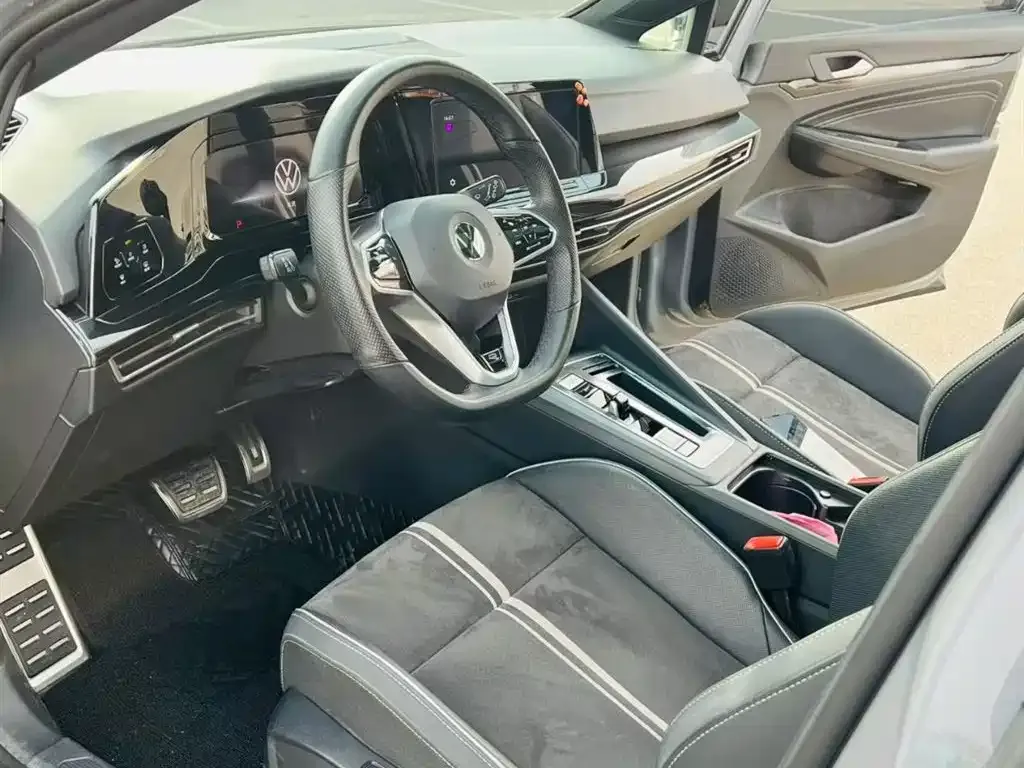 Volkswagen Golf 2022 из CN, фото 2