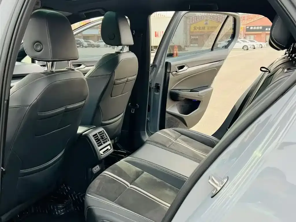 Volkswagen Golf 2022 из CN, фото 6