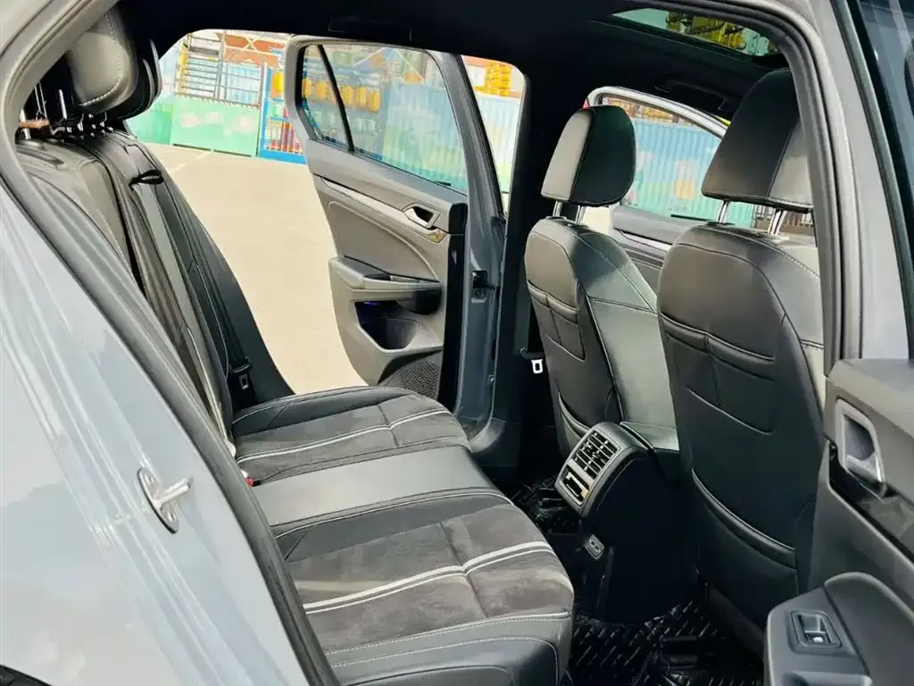 Volkswagen Golf 2022 из CN, фото 8